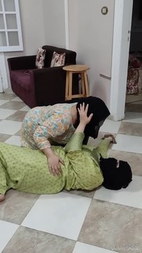 مكنش يومك يا موزه قلبي عليك وعلى شبابك يا موزه طاحت بسبب السلم