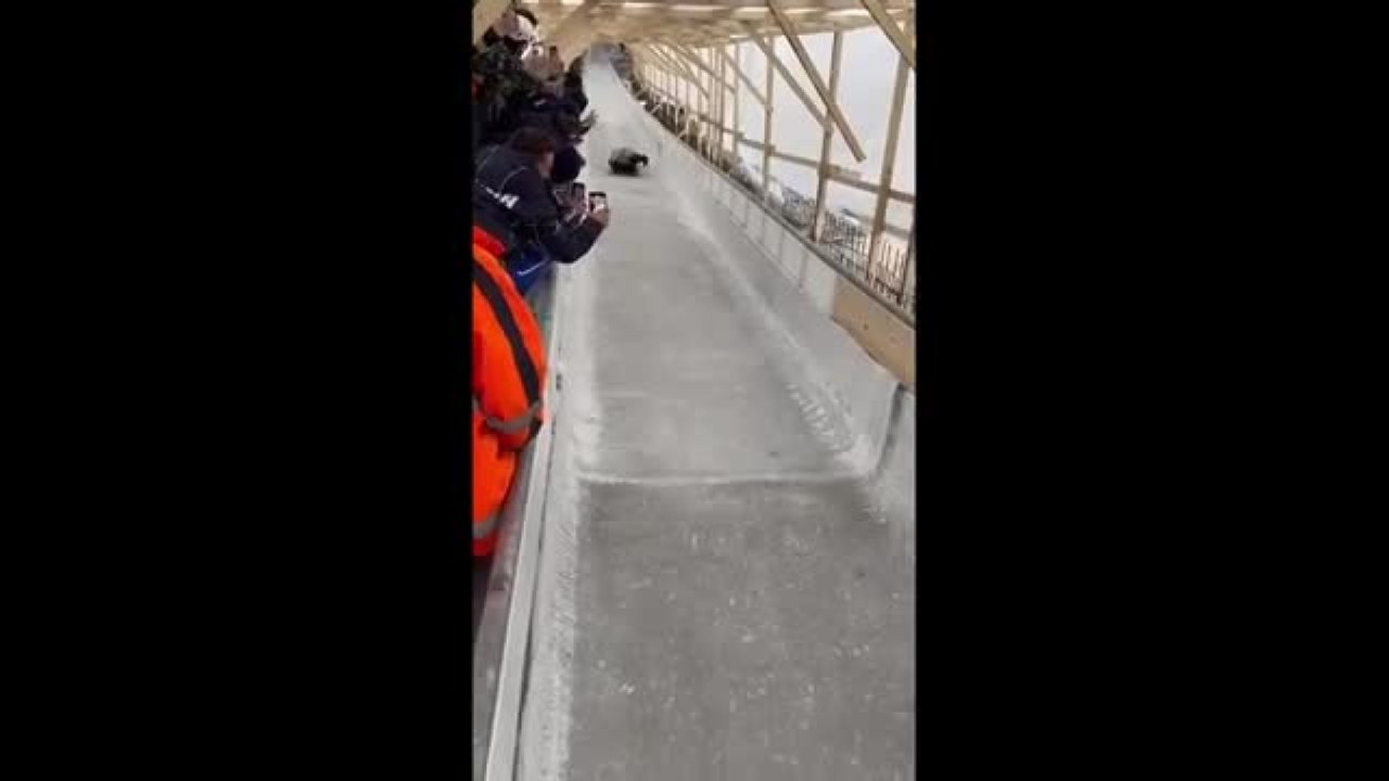 Cortina, il video delle prime discese sulla nuova pista da bob per le Olimpiadi 2026