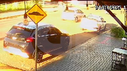 Câmera registra grave acidente na Rua Vitória