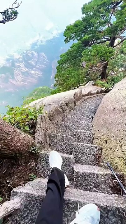 Tiandu Peak of Huang Montain, Huangshan, China / Pic Tiandu de la montagne Huang, Huangshan, Chine