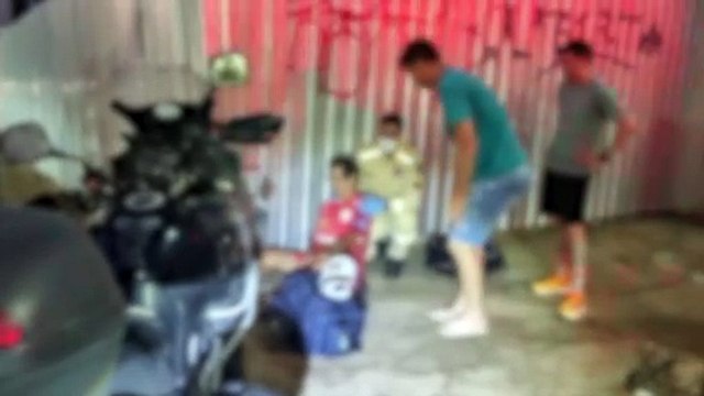 Para evitar colisão com carro, motociclista sofre queda na Rua Recife