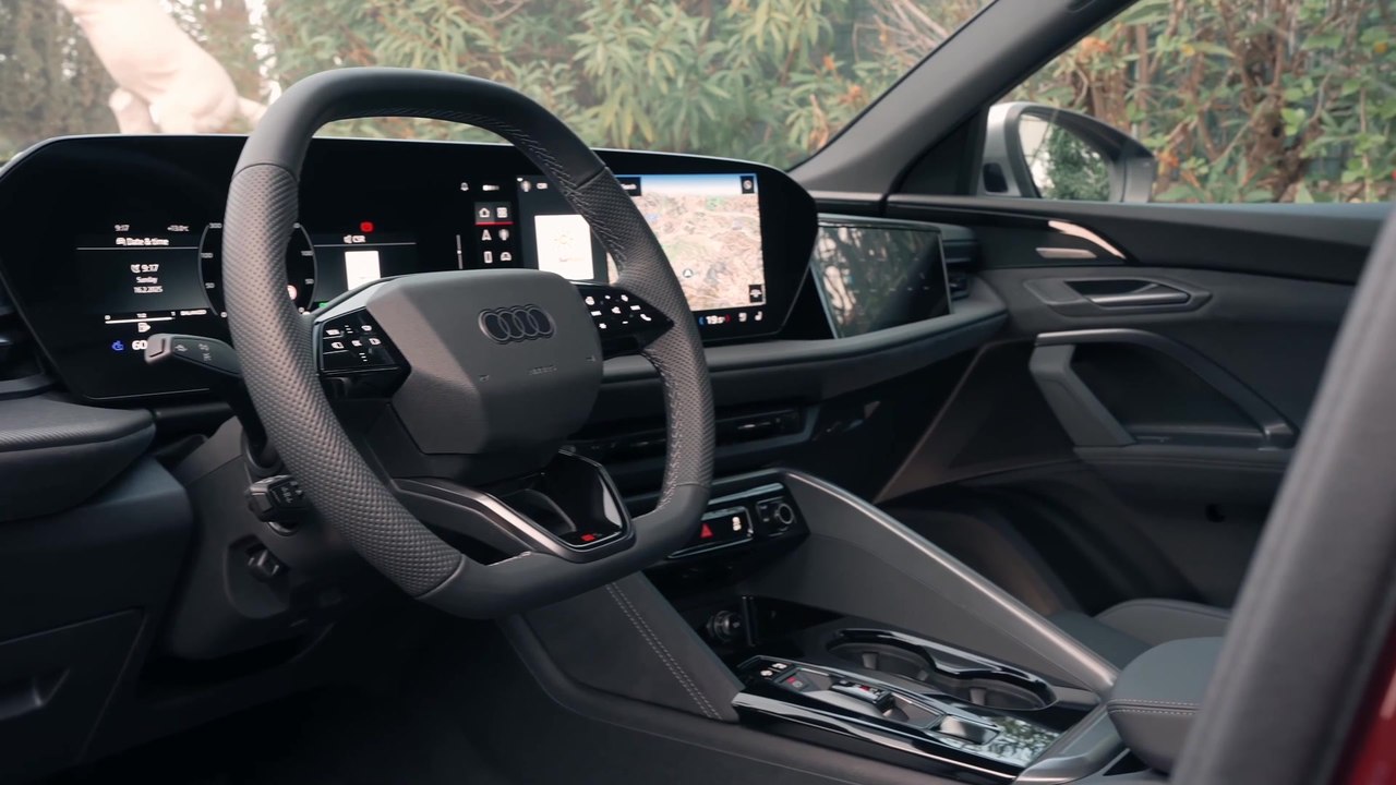 The new Audi SQ5 Sportback Interior Design in Grenadine red metallic