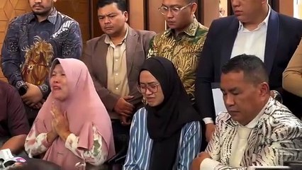 Tangis Keluarga Polisi Yang Di duga ditembak Oknum TNI di Arena Judi Ayam Di Lampung