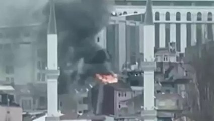 Beyoğlu Kocatepe Mahallesi’nde bir binanın çatı katında yangın