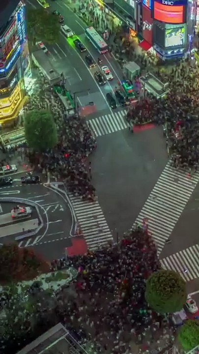 Traversée piétonne bondée à Shibuya, Tokyo
