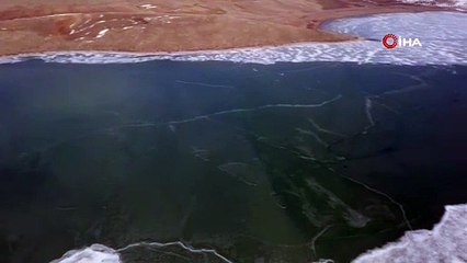 Nazik Gölü’nde buzlar çözüldü! Bu manzara nefes kesti