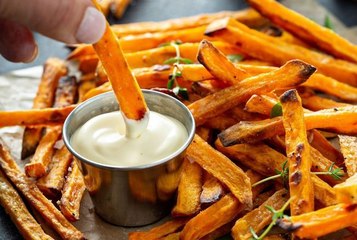 Mayonnaise : Julie Andrieu partage les secrets de sa recette « inratable », à faire en moins de… 40 secondes