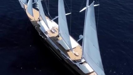 Bezos, ecco lo yacht da 127 metri con tre alberi: vale mezzo miliardo