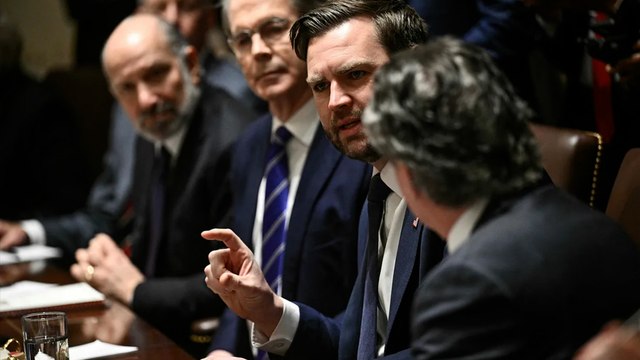 Escándalo en EEUU por incluir por error a un periodista en un chat de operaciones militares secretas