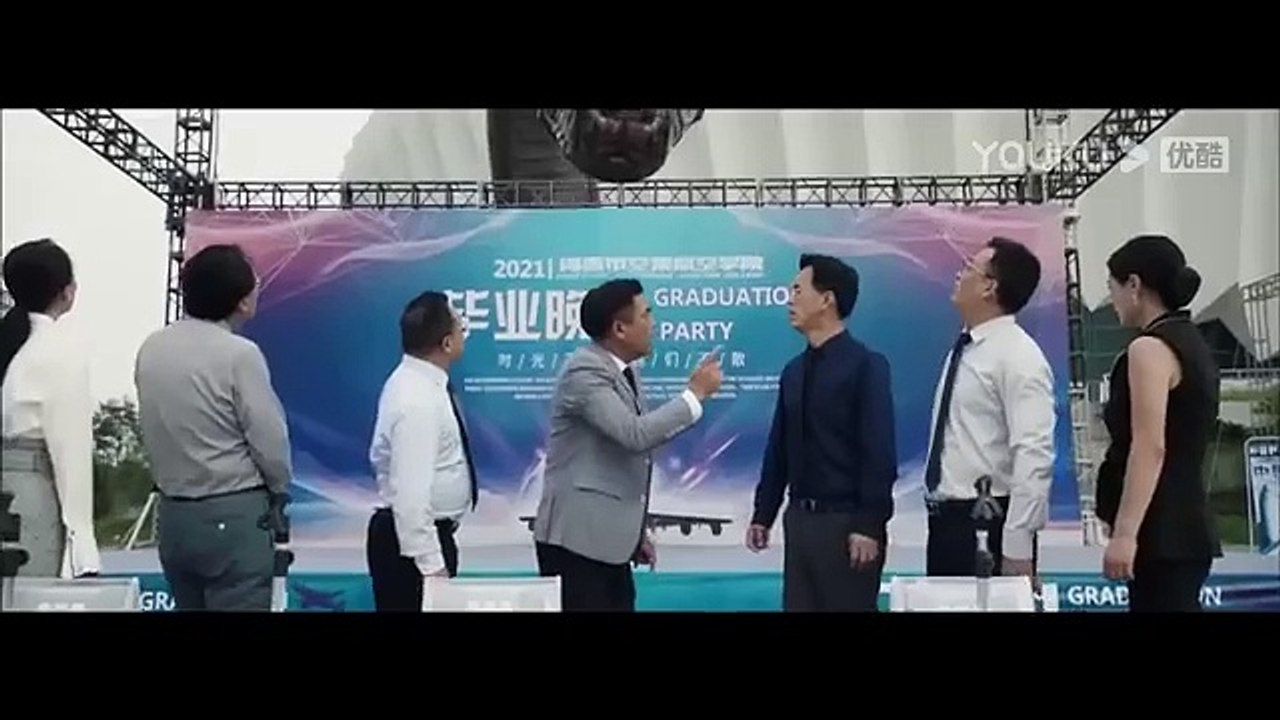 The giant snake takes crazy revenge on the female stewardess school!