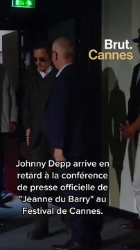 Johnny Depp en retard à la conférence de presse officielle de Jeanne Du Barry au Festival de Cannes.