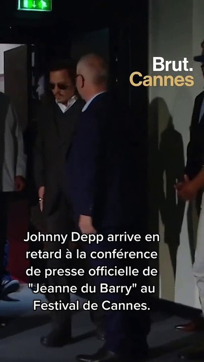 Johnny Depp en retard à la conférence de presse officielle de Jeanne Du Barry au Festival de Cannes.