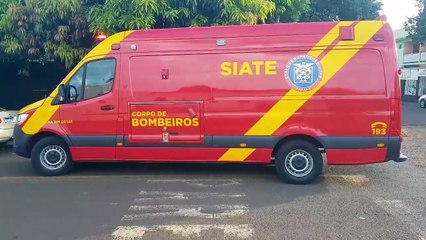 Casal fica ferido após colisão entre carro e moto no Bairro Santa Cruz