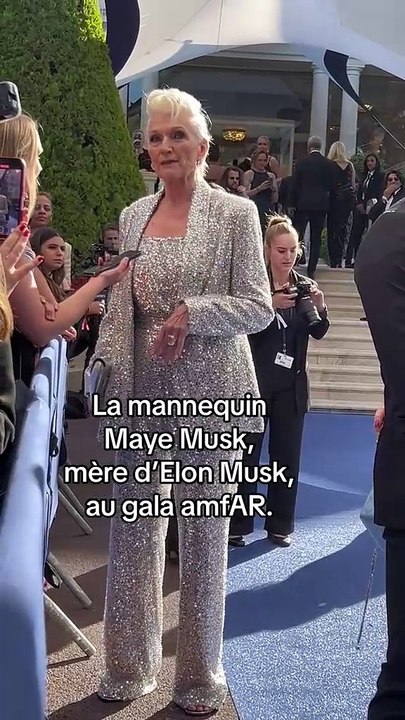 La mannequin Maye Musk, mère de Elon Musk, au gala AmfAR.