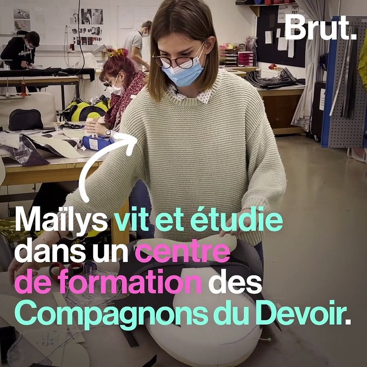 Maïlys apprend son métier de sellier-garnisseur avec les Compagnons du Devoir