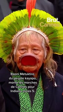 Raoni Metuktire, du peuple kayapo, monte les marches de Cannes pour Indiana Jones 5.