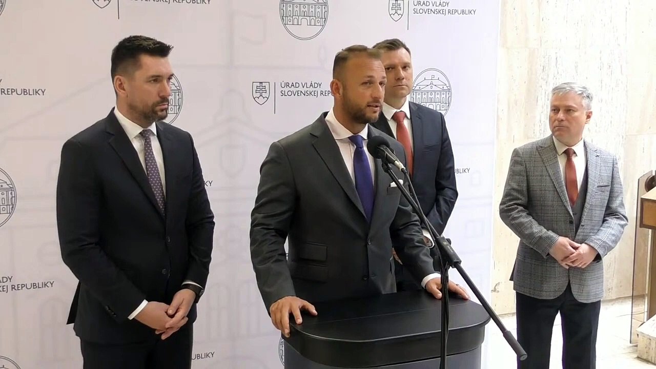 ZÁZNAM: R. Takáč: Slintačka a krívačka je potvrdená aj v ďalšom chove na juhu Slovenaka