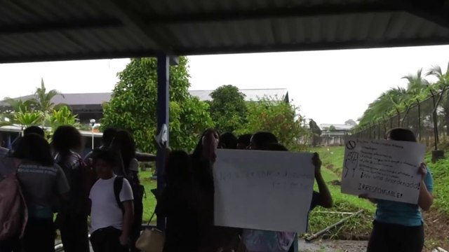 tn7-padres-y-estudiantes-cierran-colegio-en-limon-para-pedir-salida-de-directora-250325