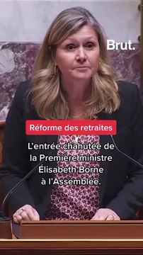 L’entrée chahutée de la Première ministre Élisabeth Borne à l’Assemblée.