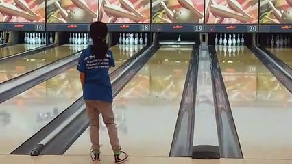 Two handed youngest bowler Alina Mehmood 20180821_111624
