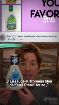 Il chante les conversations ridicules d'Internet