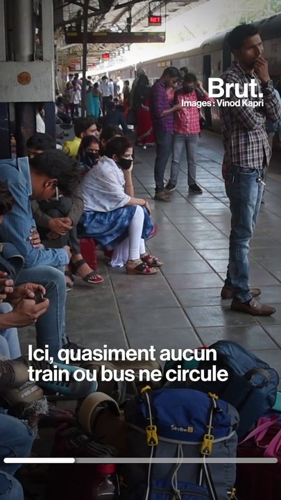 Privés de transports à cause du confinement, des millions d'Indiens tentent de rentrer chez eux