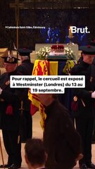 Pas de selfie devant le cercueil de la reine Elizabeth II.