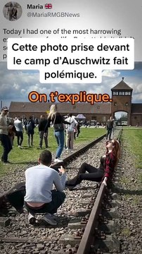 Cette photo prise devant le camp d’Auschwitz fait polémique.