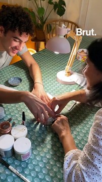 Ils vont à la rencontre d'artisans pour découvrir leur savoir-faire