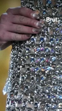 Miss Thaïlande a porté une robe faite de languettes de canettes