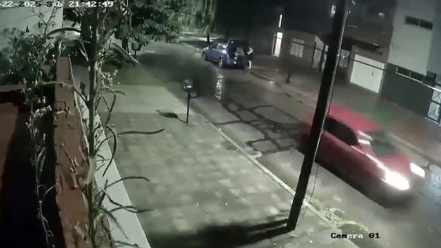 VIDEO: Nos apuntaron y casi se llevan a mi hijo : el dramático relato de una familia atracadaVIDEO: Nos apuntaron y casi se llevan a mi hijo : el dramático relato de una familia atracada