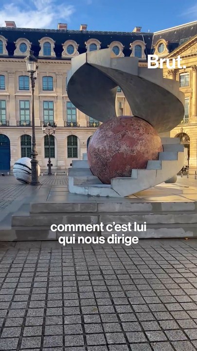 A Paris+ par Art Basel, l’artiste Alicja Kwade expose place Vendôme