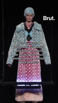 Ces créations de la marque japonaise #Anrealage changent de couleur grâce aux lumières UV à la Fashion week de Paris.