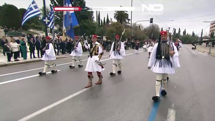 Grécia assinala o Dia da Independência com uma parada militar e honras