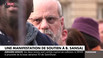 Les portraits des Français Cécile Kohler et Jacques Paris, détenus depuis 2022 en Iran, affichés sur les grilles de l'Assemblée nationale