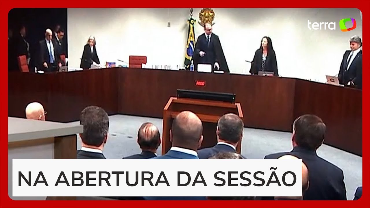 Veja o momento em que Moraes e Bolsonaro ficam frente a frente em julgamento no STF