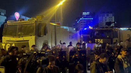 Şişli Belediyesi önünde mahşeri kalabalık!