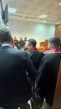 -Ali Mahir Başarır ve Berkay Gezgin duruşma salonunda kucaklaştı