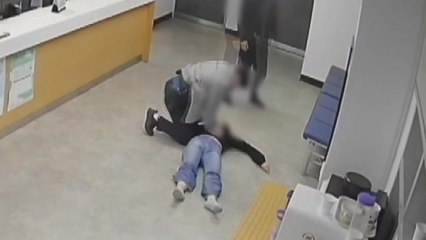 "딸이 숨을 안 쉬어요"...심폐소생술로 살린 경찰 / YTN