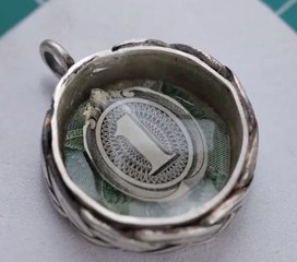 From Spare Change to Masterpiece! DIY Coin & Bill Crafts!