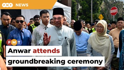 Anwar arrives at Madani Mosque’s groundbreaking ceremony