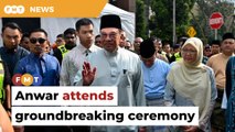 Anwar arrives at Madani Mosque’s groundbreaking ceremony