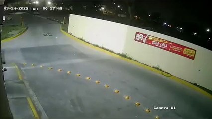 VIDEO| Graban a delincuentes que incendian El Pollo Loco