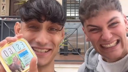 Il video di Loiacono che mangia cibo per gatti: «Scriveteci per altre sfide social»