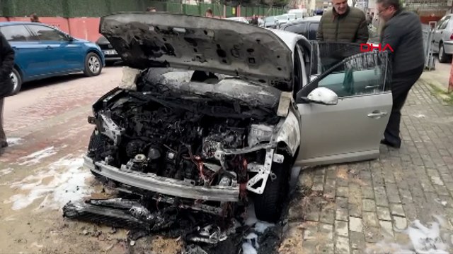 Avcılar’da park halindeki otomobilin motor bölümünde çıkan yangın söndürüldü