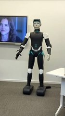 Robee, il robot umanoide prende servizio in ospedale: accanto ai pazienti per la riabilitazione