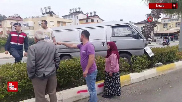 Manavgat'ta lastiği patlayan kamyonet palmiyeye çarptı