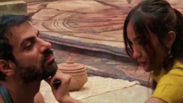 Karan Veer Mehra ने Chum Darang संग कंफर्म किया रिश्ता?