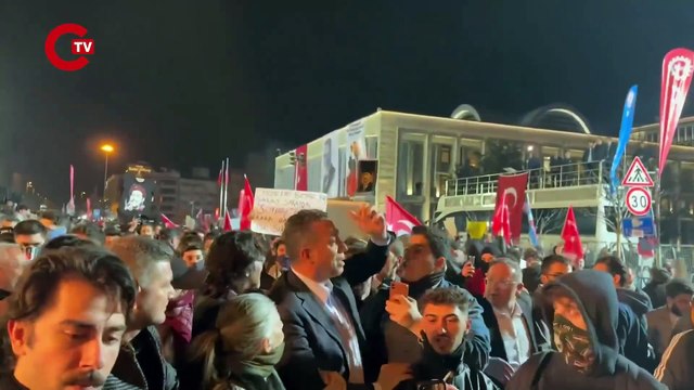 Ali Mahir Başarır, gençleri Saraçhane'den metroya götürdü