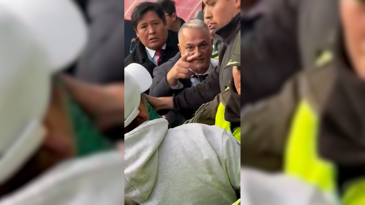 El presidente de la Federación Boliviana de fútbol, a golpes con sus propios aficionados